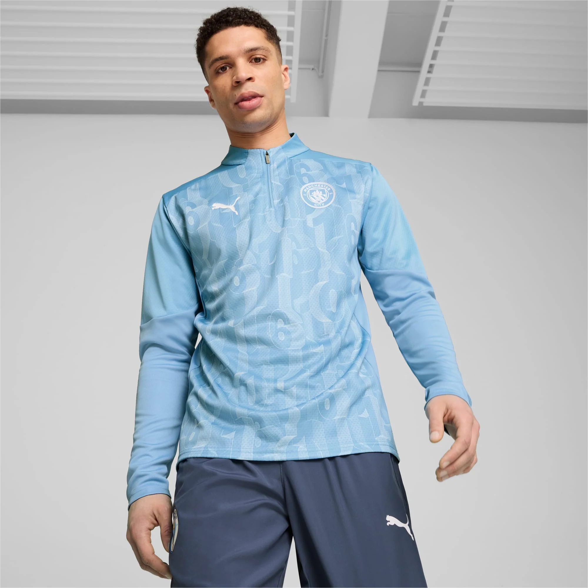 Manchester City FC 2024/25 Men's Pre-match 1/4 Zip Top - Image 3
